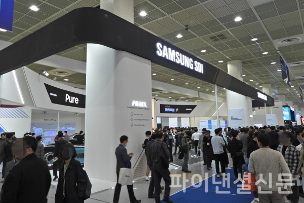 15일 서울 삼성동 코엑스에서 개막한 '인터배터리2023'에 마련된 삼성SDI 전시부스 모습 (사진=황병우 기자)
