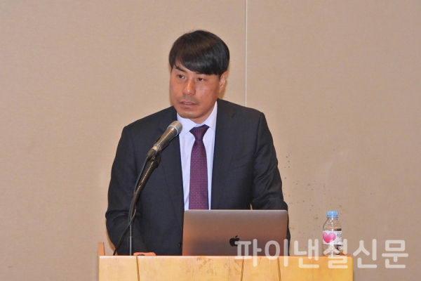 팸텍 김재웅 대표가 21일 서울 여의도에 열린 기자간담회에서 회사소개와 상장 후 계획에 대해 발표하고 있다. (사진=황병우 기자)