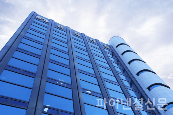 중흥건설이 재난·전쟁 위기 어린이 지원을 위해 유니세프에 성금을 기부했다. 사진은 중흥건설 사옥 (사진=중흥건설)