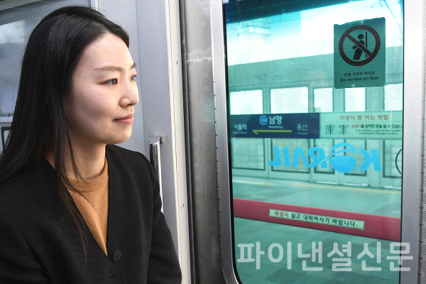 승장장안전문에 비상탈출을 위한 안전바가 설치된 모습. (사진=코레일)