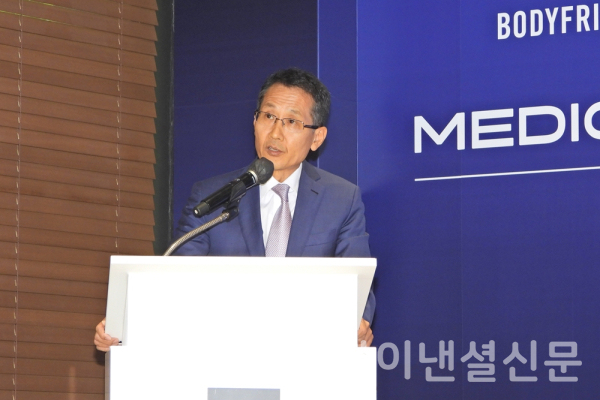 19일 오전 바디프랜드 본사 1층에서 진행된 메디컬팬텀 론칭행사에서 공동대표이사 지성규 부회장이 인사말과 회사소개를 하고 있다. (사진=황병우 기자)