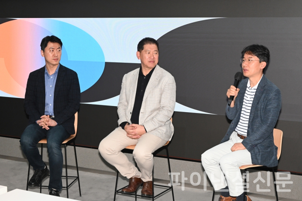 25일 SK디앤디-야놀라클라우드 합작사 '커넥트파이 클라우드'의 공동설립을 기념한 기자간담회에서 (왼쪽부터) 야놀자클라우드 김종윤 대표, SK디앤디 김도현 대표, KMS 서동록 대표가 기자단의 질의에 답하고 있다. (사진=황병우 기자)