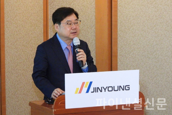 12일 여의도에서 열린 기자간담회에서 심영수 진영 대표가 회사 소개와 코스닥 상장 후 비전에 대해 발표하고 있다. (사진=황병우 기자)