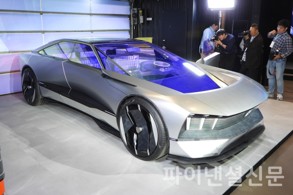 푸조 브랜드의 미래를 컨셉트카 '인셉션 컨셉트'가 한국에 처음 공개된 모습. (사진=황병우 기자)