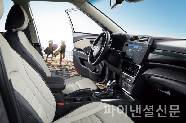 더 뉴 티볼리 인테리어 중 그레이투톤 실내 모습 (사진=KG 모빌리티)