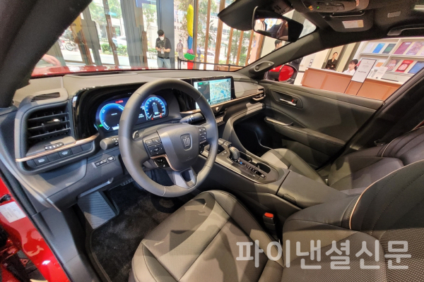 16세대 토요타 플래그십 크로스오버 크라운 실내 모습 (사진=황병우 기자)