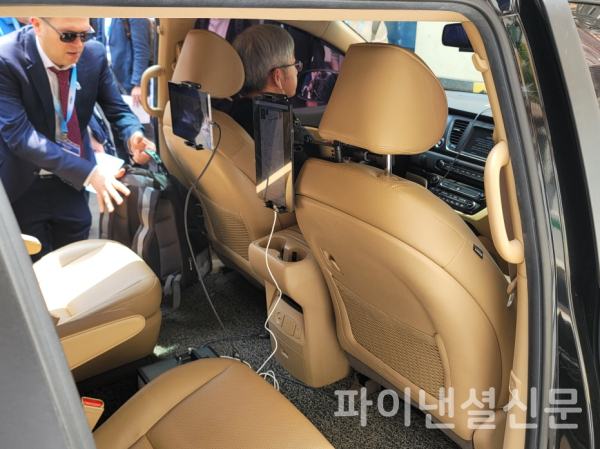 차량 내 자율주행 기술 기반 교통안전 솔루션 Soft V2X 시연을 위해 장비를 설치해 놓은 모습. (사진=LG전자)