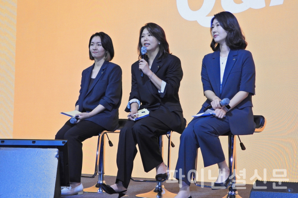 5일 서울 중구 더프라자 호텔에서 진행된 한국맥도날드 창립 35주년 기자간담회에서 (왼쪽부터) 이해연 상무, 김기원 대표, 심나리 상무가 기자단과의 질의 응답시간을 가지고 있다. (사진=황병우 기자)