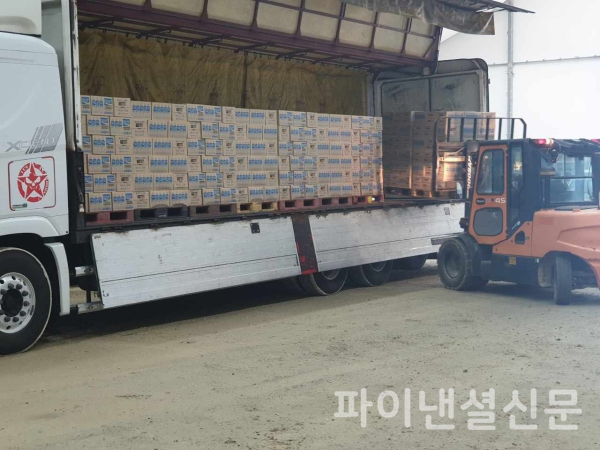 삼성이 세계스카우트 잼버리 대회에 지원한 음료가 전라북도 부안군 새만금 현장에 도착한 모습. (사진=삼성)
