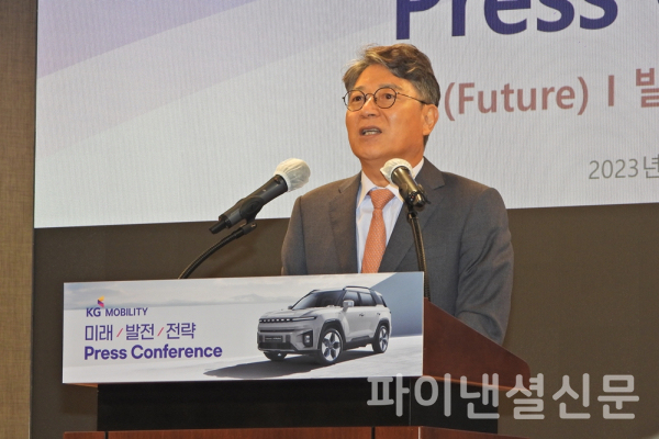 곽재선 KG 모빌리티 회장이 21일 서울 중구 KG Tower에서 열린 KG 모빌리티 '미래 발전 전략' 기자간담회에서 인사말을 하고 있다. (사진=황병우 기자)