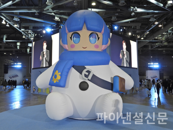 25일 일산 킨텍스에서 열린 '던파 페스티벌 2부' 행사 공간에는 던파의 인기 캐릭터 땅지기 슈므(Landkeeper Shume)를 형상화한 풍선인형이 시선을 끌었다. (사진=황병우 기자)