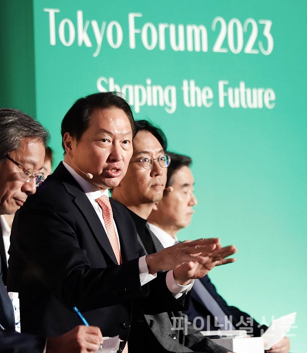 최태원 SK그룹 회장이 지난달 30일 일본 도쿄대에서 열린 '도쿄포럼 2023'의 비즈니스 리더스 세션에서 발언하고 있다. /사진=SK그룹