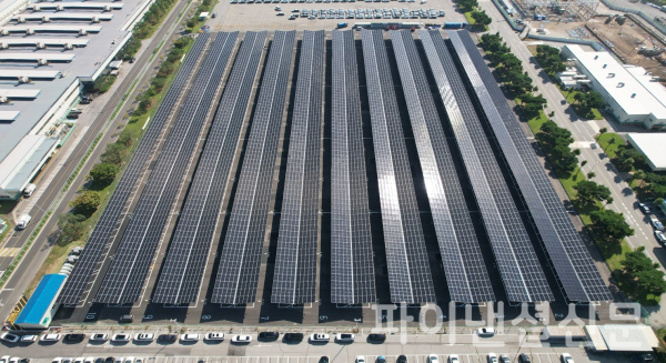 2023년 9월 완공되어 가동 중인 4.2MW 규모의 화성 오토랜드 태양광 발전시설 전경 (사진=기아)