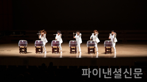 모던 타악그룹 '소나타' 공연 모습 (사진=부지화예술단)