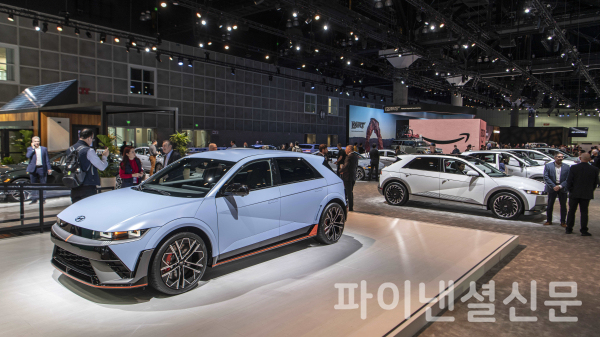 지난해 11월 '2023 LA 오토쇼(2023 Los Angeles Auto Show)' 현대차 전시 부스에 ‘아이오닉 5 N’ 등 차량이 전시된 모습. (사진=현대차)