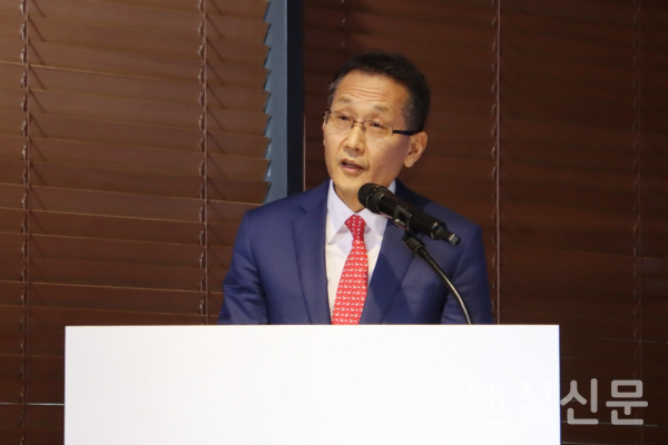 22일 바디프랜드 도곡타워 본사에서 열린 마사지 체어베드 '에덴' 미디어 발표회에서  바디프랜드 대표이사 지성규 총괄부회장이 인사말을 하고 있다. (사진=황병우 기자)