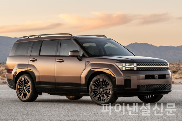 현대차의 디 올 뉴 싼타페(1천604점)는 2024 중앙일보 올해의 차에서 국산 차량 가운데 가장 높은 점수를 받았다. 새로운 디자인 시도와 안정적인 주행 능력 등에서 좋은 평가를 받았다. (사진=현대차)