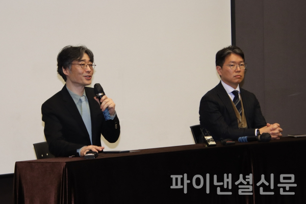28일 한미사이언스 정기주주총회가 끝난 후 기자실에서 임종윤 사장(왼쪽)과 임종훈 사장(오른쪽)이 소회를 밝히고 있다. (사진=황병우 기자)