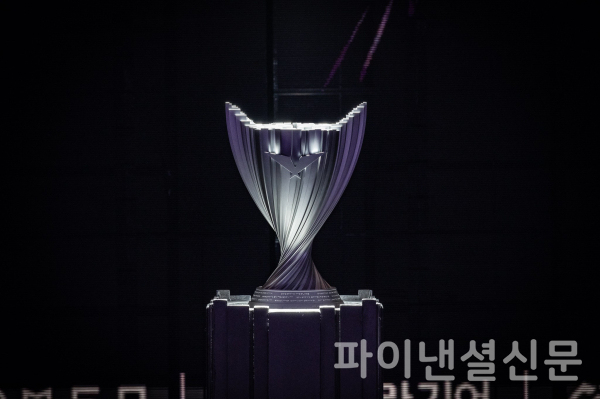2024 LCK 스프링 우승팀이 들어올릴 트로피 (사진=LCK)
