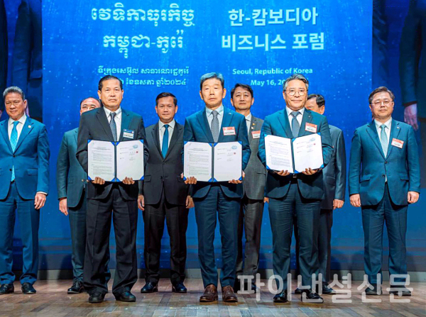 전북은행, 캄보디아 신용평가기관(CBC), 코리아크레딧뷰로(KCB)와 신용활동 연계를 위한 업무협약 체결 /사진=전북은행
