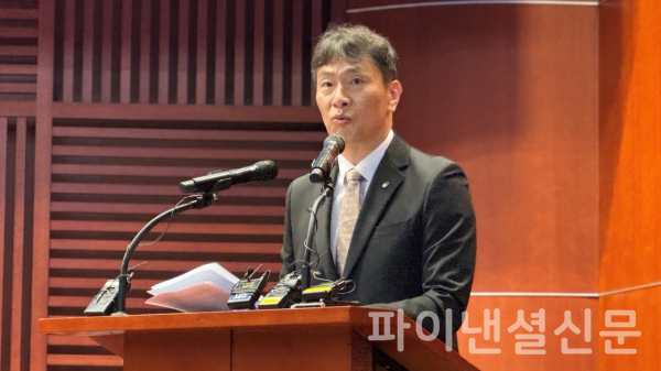 이복현 금융감독원장이 12일 여의도 금융투자센터 불스홀에서 열린 '자본시장 선진화를 위한 기업지배구조' 정책세미나에서 축사를 하고 있다. (사진=임영빈 기자)
