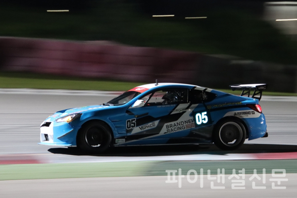 지난 14일 밤 8시부터 인제스피디움에서 진행된 GT클래스 야간 연습주행에서 박석찬 선수가 질주하고 있다. (사진=황병우 기자)