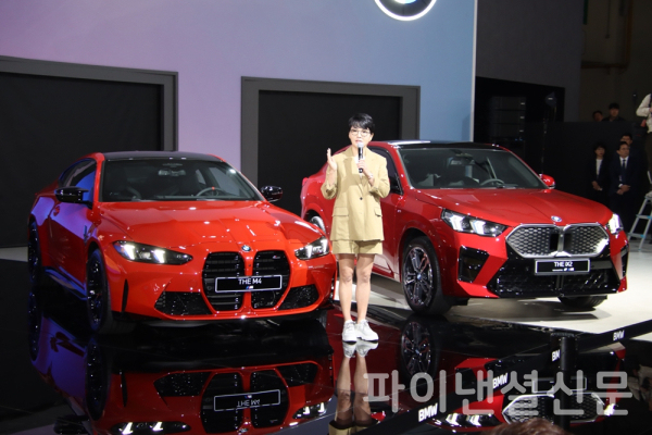 27일 2024 부산모빌리티쇼가 열린 벡스코에서 BMW 코리아 브랜드 총괄 주양예 본부장이 BMW 뉴 M4와 BMW 올 뉴 iX2를 소개하고 있다. (사진=황병우 기자)