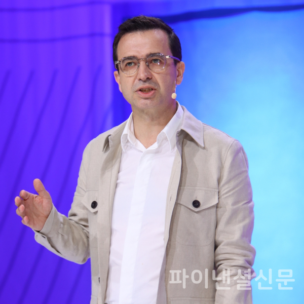 27일 열린 2024 부산 모빌리티쇼에서 개발 프로젝트 코드명 '오로라1'와 신차 '뉴 르노 그랑 콜레오스'를 소개하는 르노코리아 스테판 드블레즈 사장 (사진=황병우 기자)