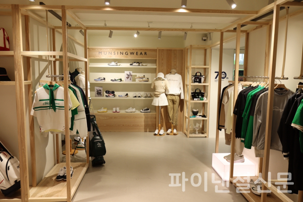 사진은 이태원 로그먼트 빌라트에 전시된 '펭귄 바이 먼싱웨어' 주요 제품들 (사진=황병우 기자)