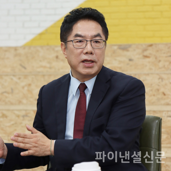 지난 14일 기자들과 대담을 가지는 대만 타이난시 황웨이저 시장 (사진=황병우 기자)