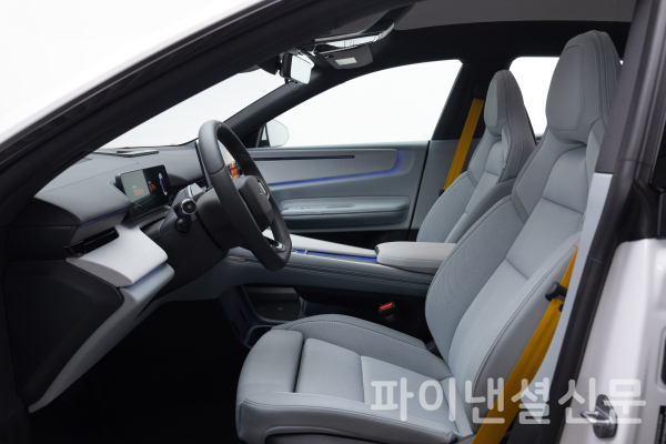 폴스타4 실내 (사진=폴스타)