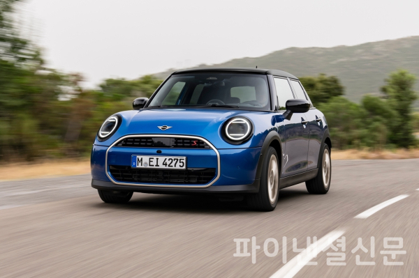 MINI 코리아가 '뉴 MINI 쿠퍼 S 5-도어'를 국내에 공식 공개했다. (사진=MINI)