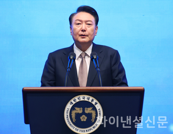 윤석열 대통령이 22일 서울 중구 신라호텔에서 열린 제56회 국가조찬기도회에서 인사말을 하고 있다. /사진=연합뉴스