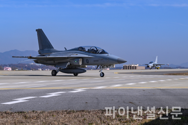 출격을 위해 지상 활주하고 있는 FA-50 (사진=공군)