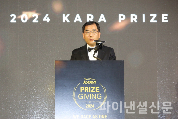지난 19일 오후 서울 반포 세빛섬에서 열린 '2024 KARA PRIZE GIVING' 행사에서 강신호 대한자동차경주협회장이 환영사를 하고 있다. (사진=황병우 기자)