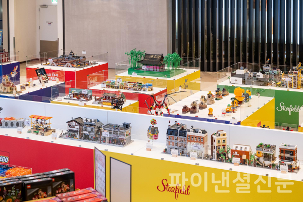 스타필드 수원 ‘레고 팬 아트 페어 with 스타필드’ 작품 전시. (사진=신세계프라퍼티)