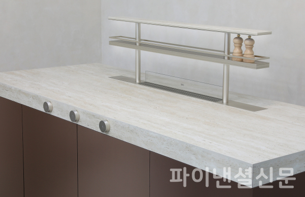 LG전자는 현지시간 25일부터 27일까지 美 라스베이거스에서 열리는 美 최대 주방∙욕실 전시회 ‘KBIS 2025’에서 더욱 확대된 SKS 라인업을 선보인다. 사진은 ‘히든 인덕션’과 일체형 후드를 적용한 아일랜드 시스템 형태의 콘셉트 제품. (사진=LG전자)