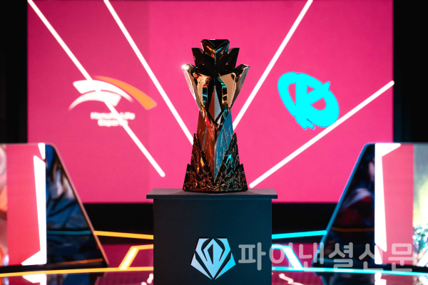 퍼스트 스탠드 트로피 (사진=LCK)
