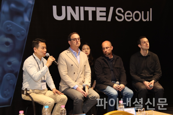 15일 서울 코엑스 아셈홀에 마련된 '유나이트 서울 2025' 기자간담회에서 (왼쪽부터) 송민석 유니티 코리아 대표이사, 맷 브롬버그 유니티 사장 겸 CEO, 애덤 스미스 유니티 엔진 프로덕트 SVP, 트레버 캠벨 유니티 APAC 디맨드 광고 사업부 총괄 등이 기자들의 질의에 답변하고 있다. (사진=황병우 기자)