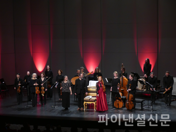 올해 한화클래식은 파트리샤 프티봉과 프랑스를 대표하는 아마릴리스 앙상블의 첫 내한 무대를 선보인다. 사진은 파트리샤 프티봉과 아마릴리스 앙상블의 협연 모습 (사진=한화)