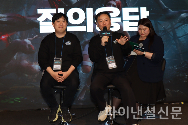(왼쪽부터) 넷이즈게임즈 이세영 한국총괄 홍보이사와 넷이즈게임즈 지오위(九羽) 수석 게임 디자이너가 기자들의 질의에 답변하고 있다. (사진=황병우 기자)