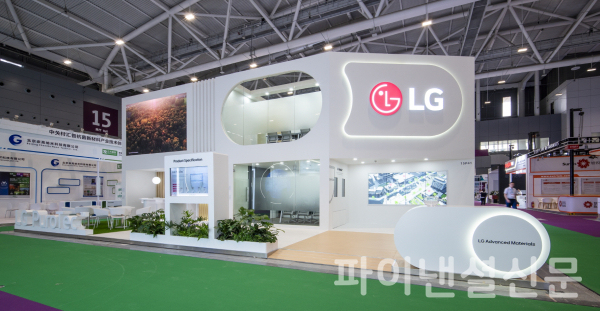LG전자가 B2B 신사업으로 육성하고 있는 ‘LG 퓨로텍(PuroTec)’을 아시아 등 글로벌 시장에 소개하며 글로벌 B2B 고객 확대에 속도를 낸다. LG전자는 LG 퓨로텍에 관심이 있는 B2B 고객들에게 다양한 솔루션을 즉석에서 소개할 수 있도록 별도 미팅 공간도 마련했다. (사진=LG전자)