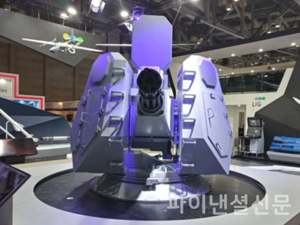 지난 MADEX 2021에서 공개된 LIG넥스원의 근접방어무기체계(CIWS-II) 실물 모형 (사진=LIG넥스원)