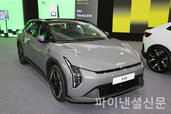 'EV 어워즈 2025'에서 대한민국 올해의 전기차에 선정된 기아 전기차 EV4 (사진=황병우 기자)