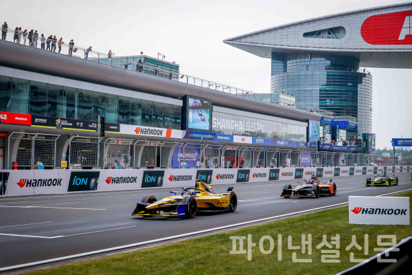 포뮬러 E 2025 한국 상하이 E-Prix 경기 장면 (사진=한국타이어)