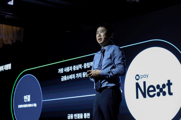 네이버페이 조재박 Inno.Biz 총괄 부사장이 26일 서울 종로구 포시즌스 호텔에서 열린 'Npay 미디어데이 2025' 기자간담회에서 금융 플랫폼 전략을 발표하고 있다. (사진=네이버페이)