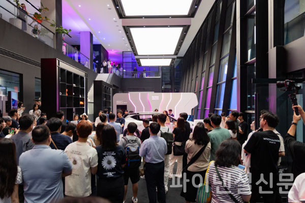 르노 성수에서 개최한 '세닉 E-Tech 100% 일렉트릭' 체험 프로그램 모습 (사진=르노코리아)