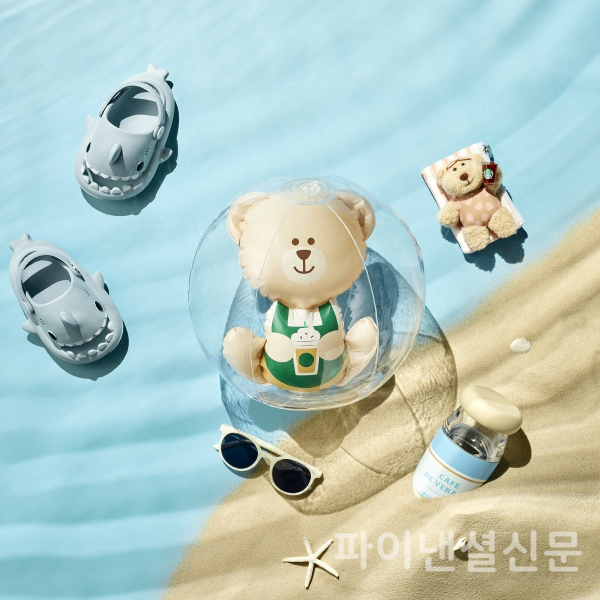 스타벅스 베어리스타 비치볼 (사진=스타벅스)