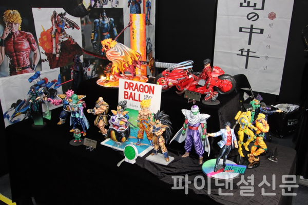 2일 경기도 고양시 킨텍스 2전시장에서 개막한 '원더페스티벌 2025 코리아' 부스 중 드래곤볼, 시티헌터 등의 피규어를 전시한 '반도의중년' 부스 (사진=황병우 기자)