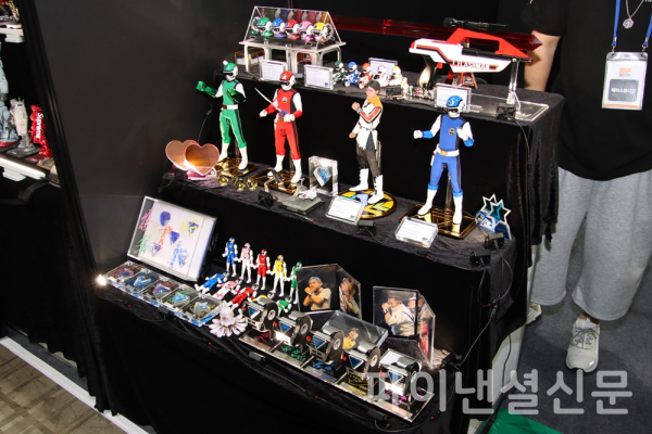 2일 경기도 고양시 킨텍스 2전시장에서 개막한 '원더페스티벌 2025 코리아' 부스 중 파워레인저 등 특촬물 관련  피규어를 전시한 부스 (사진=황병우 기자)